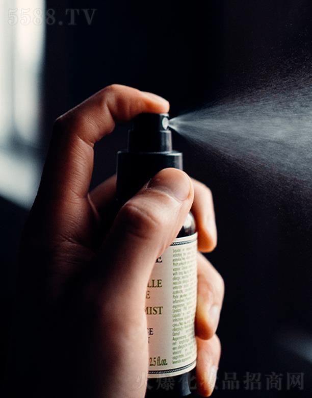 �Ƭ����yƷ���o�a�����޹�˾����ʿ���ܟ���F