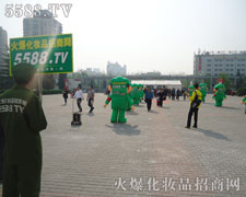 �𱬾Gɫ܊�b�(du��)��M���չʾ�����ҵ������L(f��ng)��