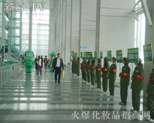 �ϰق��Gɫ܊�b������(zh��n)ʿ��(zh��n)ʿ���M�˕���