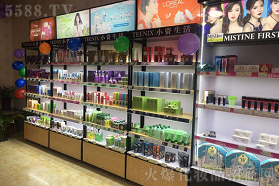 開進(jìn)口化妝品店,加盟小資生活美妝讓你無(wú)憂開店 開進(jìn)口化妝品店,加盟小資生活美妝讓你無(wú)憂開店