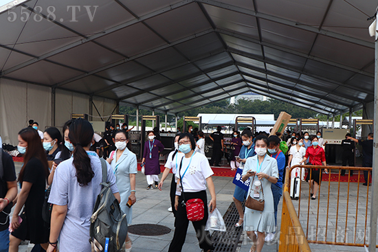 第55屆廣州美博會盛大開幕,精彩紛呈,驚艷四方 第55屆廣州美博會盛大開幕,精彩紛呈,驚艷四方