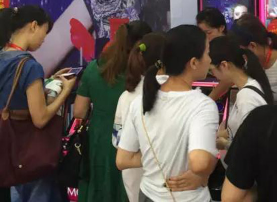 魔妮珂彩妝圓滿參展第45屆廣州美博會(huì) 魔妮珂彩妝圓滿參展第45屆廣州美博會(huì)