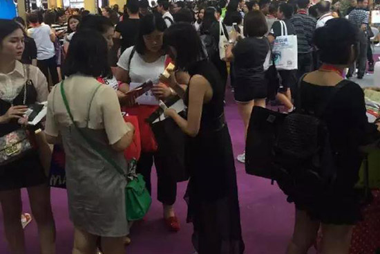 魔妮珂彩妝圓滿參展第45屆廣州美博會(huì) 魔妮珂彩妝圓滿參展第45屆廣州美博會(huì)