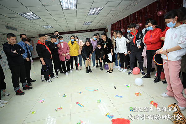 ��׷��ͯ�ꡤ�¾��ഺ���𱬾W(w��ng)4���f���Օ�(hu��)�A�M�e�k